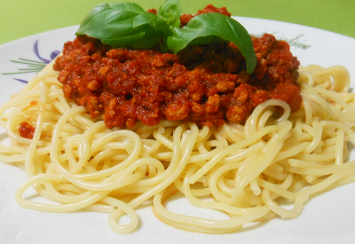 Spaghetti z sosem pomidorowym i mielonym mięsem