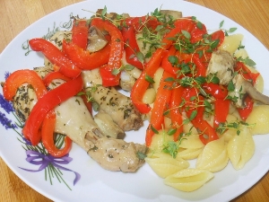 Pieczone udka z kurczaka (nogi) z papryką i pieczarkami