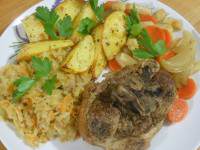 Golonka w piwie z ziemniakami i kapustą