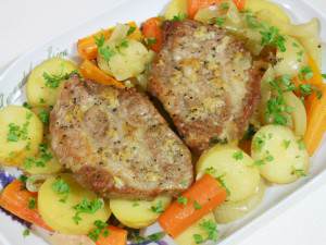 Karkówka pieczona z warzywami w rękawie