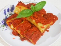 Cannelloni z mięsem i sosem pomidorowym