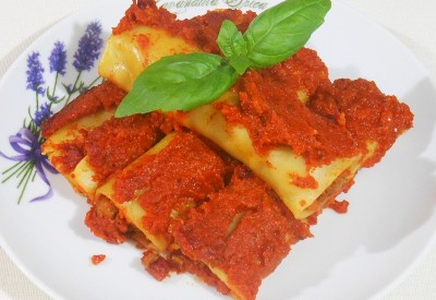 Cannelloni z mięsem i sosem pomidorowym