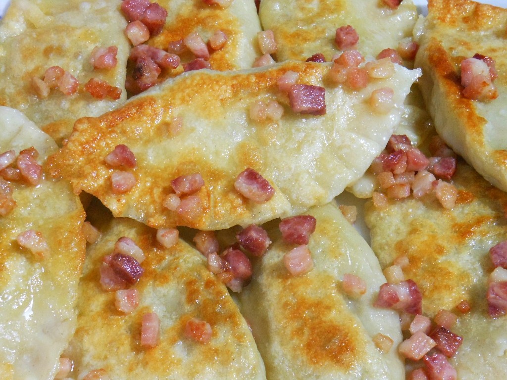 Pierogi z mięsem z rosołu i grzybami